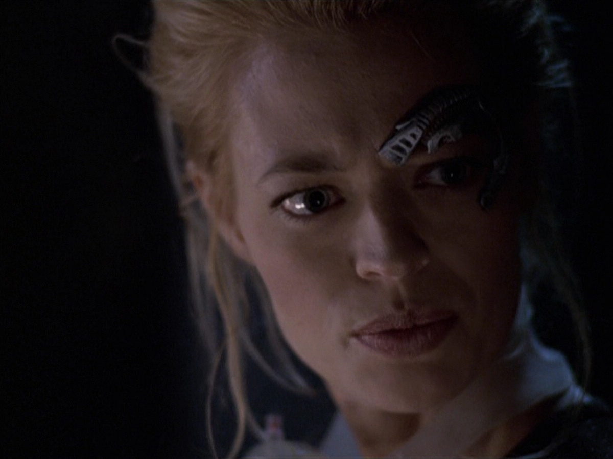 extant_StarTrek_VOY_6x25-TheHauntingOfDeckTwelve_02918.jpg