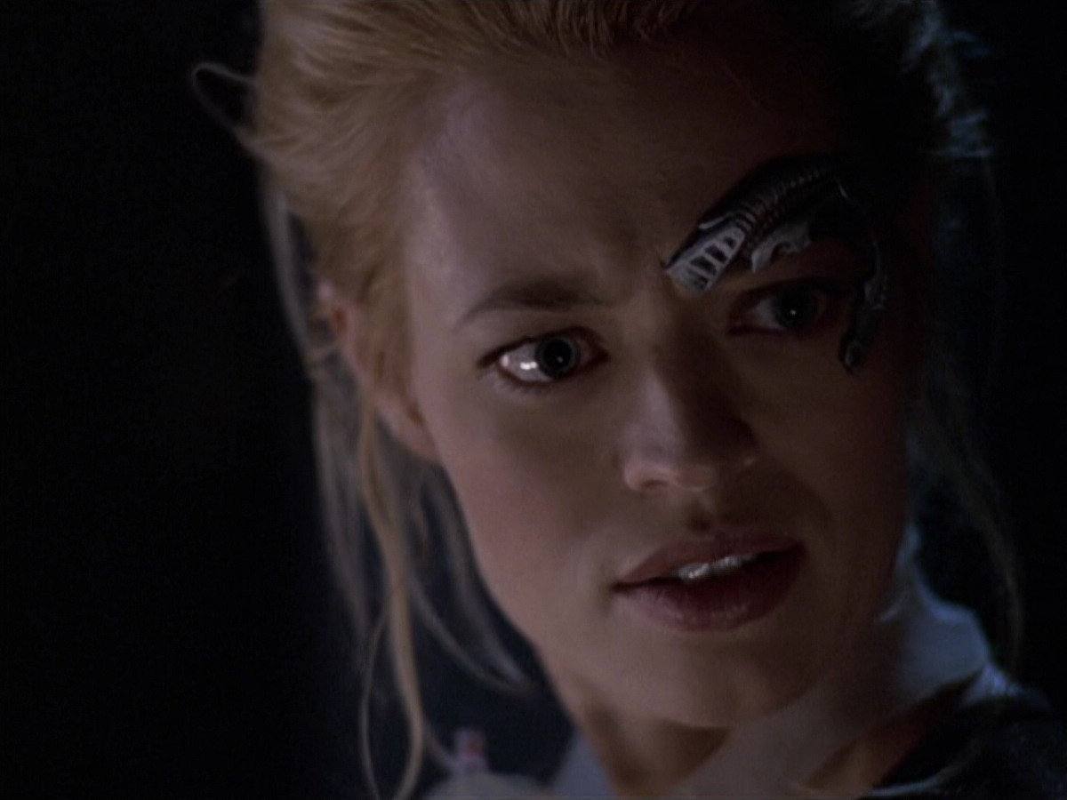 extant_StarTrek_VOY_6x25-TheHauntingOfDeckTwelve_02920.jpg