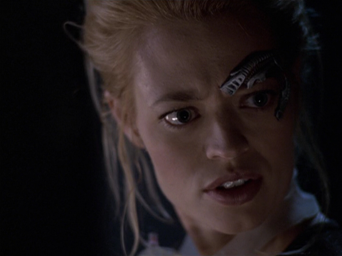 extant_StarTrek_VOY_6x25-TheHauntingOfDeckTwelve_02921.jpg