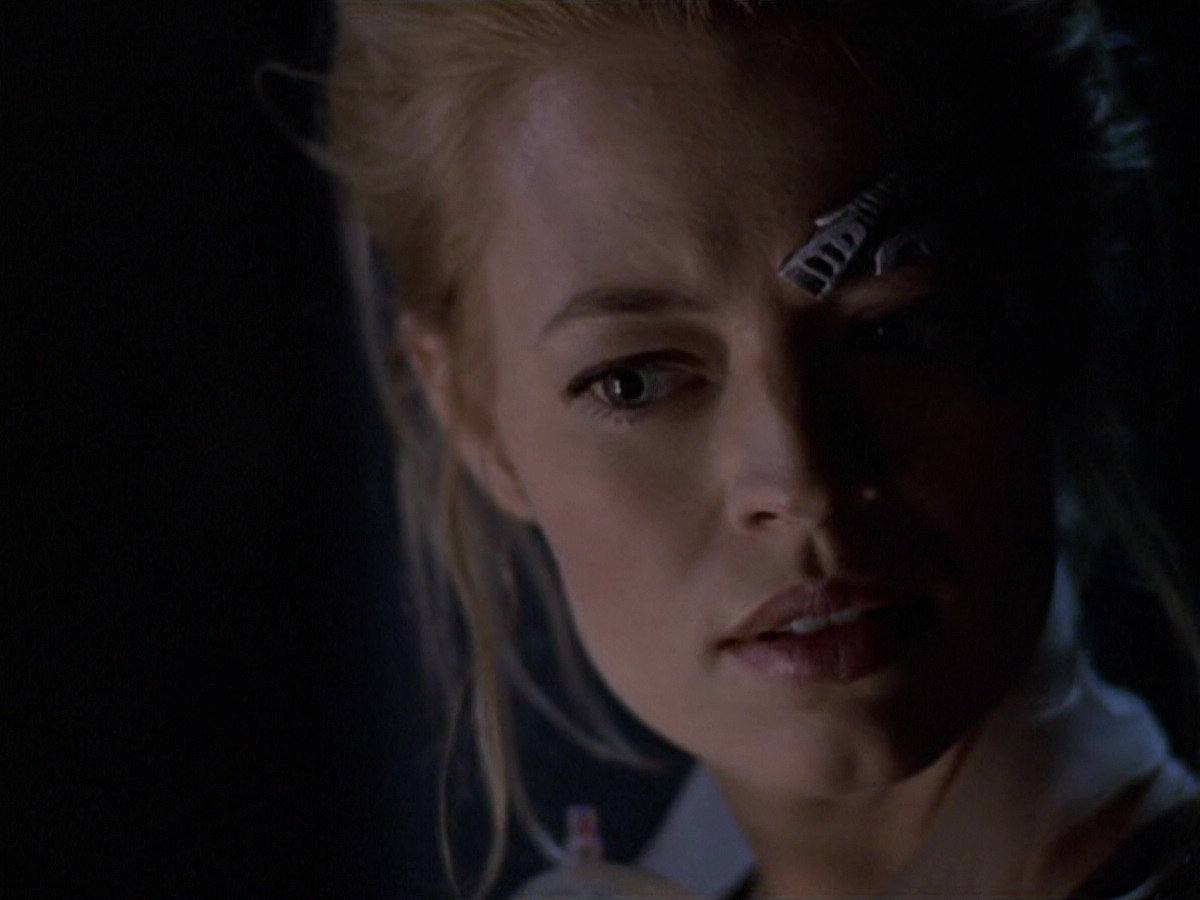 extant_StarTrek_VOY_6x25-TheHauntingOfDeckTwelve_02936.jpg