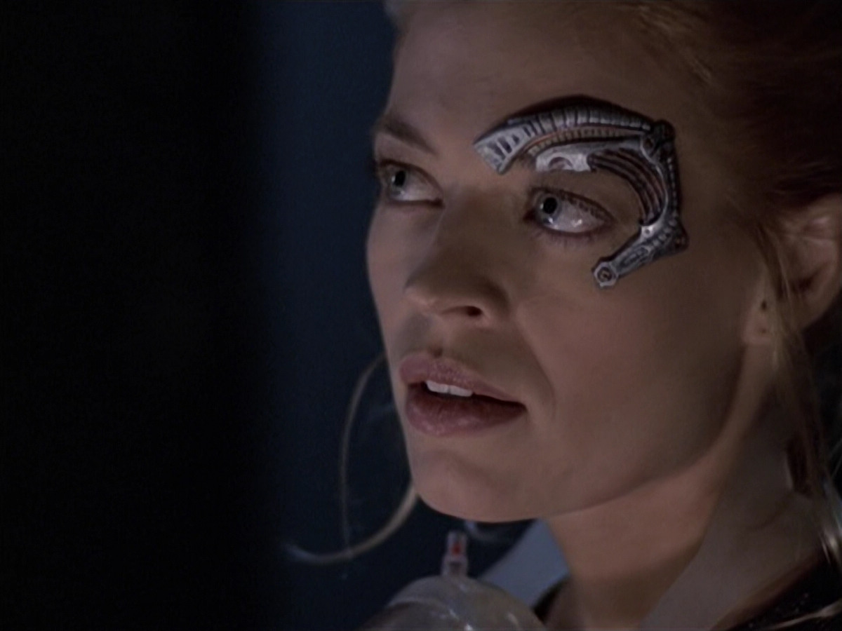 extant_StarTrek_VOY_6x25-TheHauntingOfDeckTwelve_02939.jpg