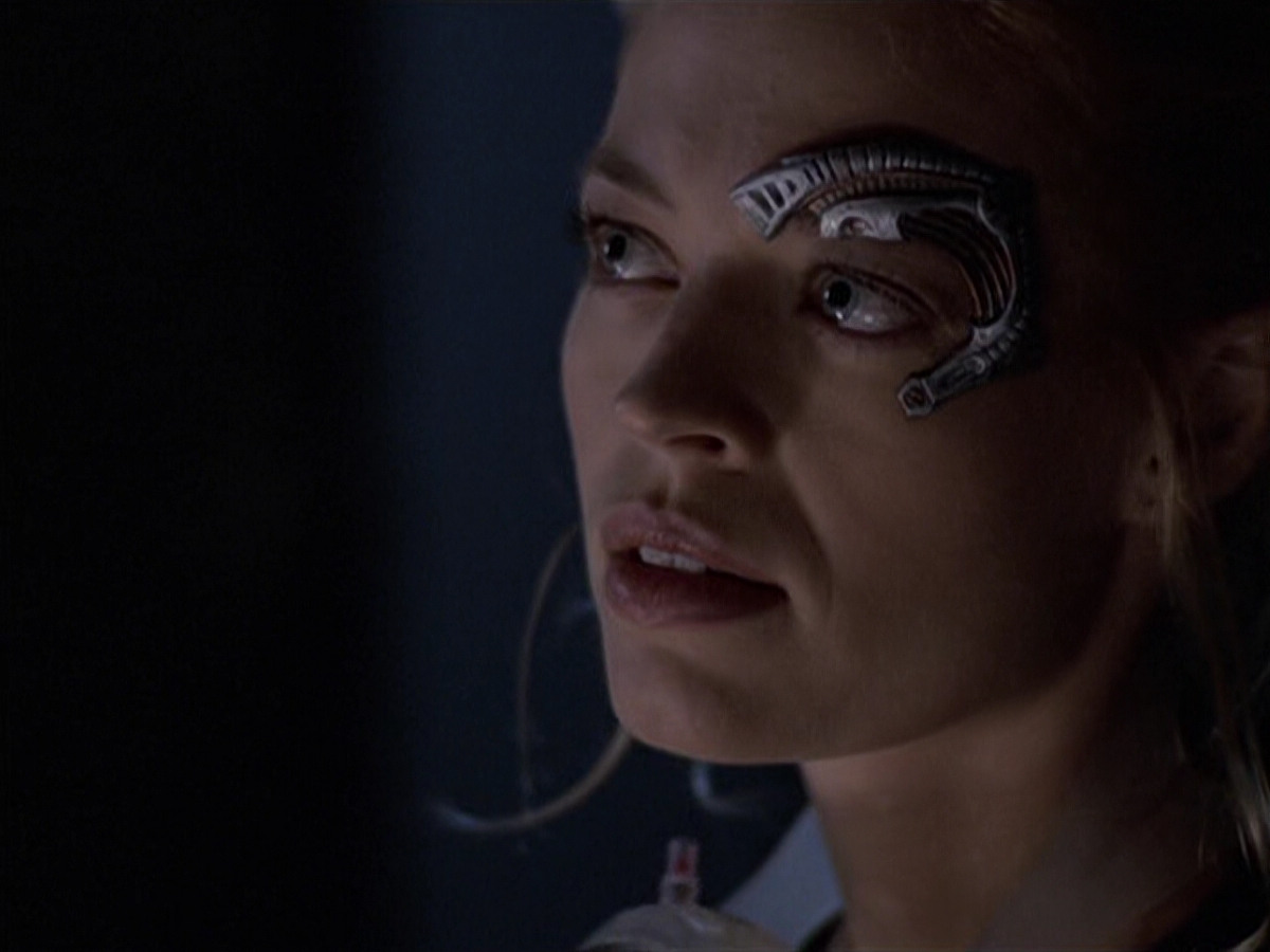 extant_StarTrek_VOY_6x25-TheHauntingOfDeckTwelve_02940.jpg