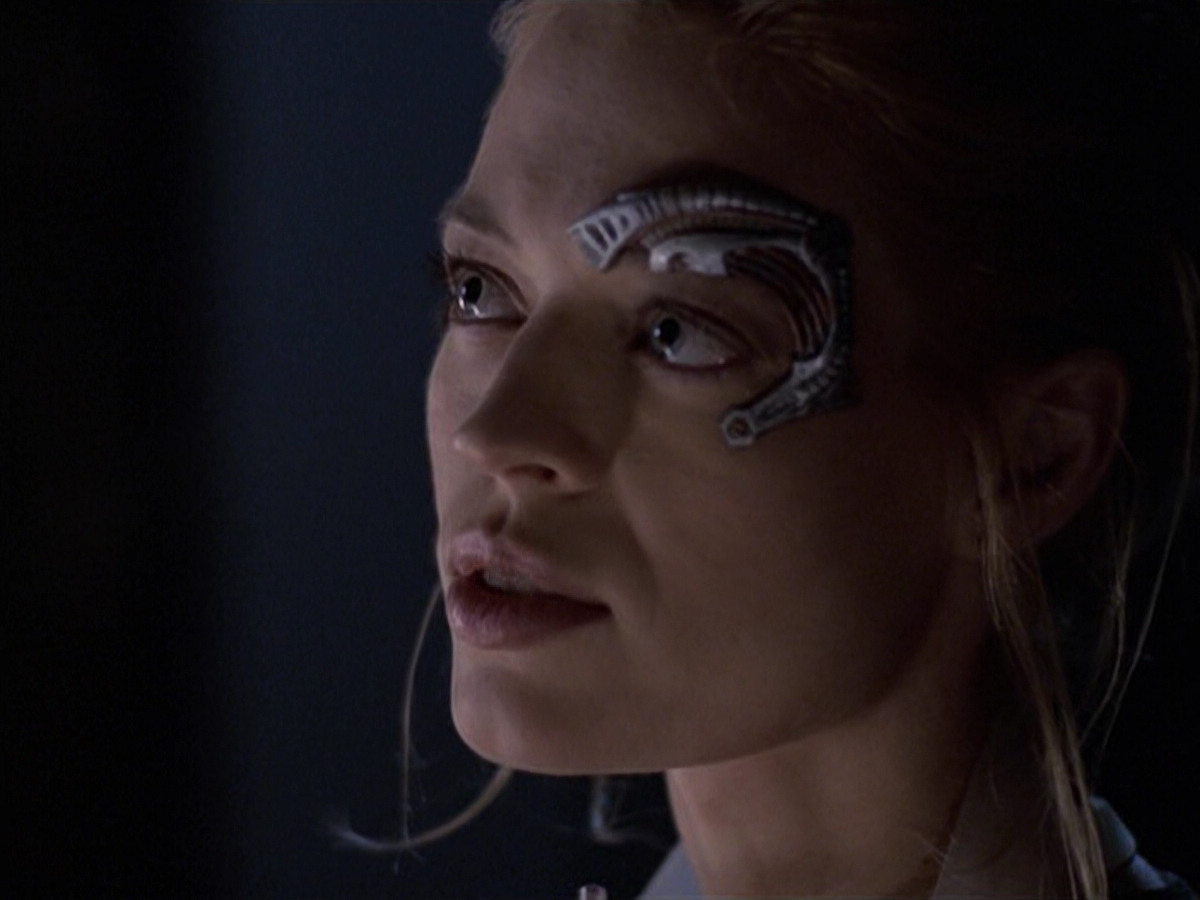 extant_StarTrek_VOY_6x25-TheHauntingOfDeckTwelve_02957.jpg
