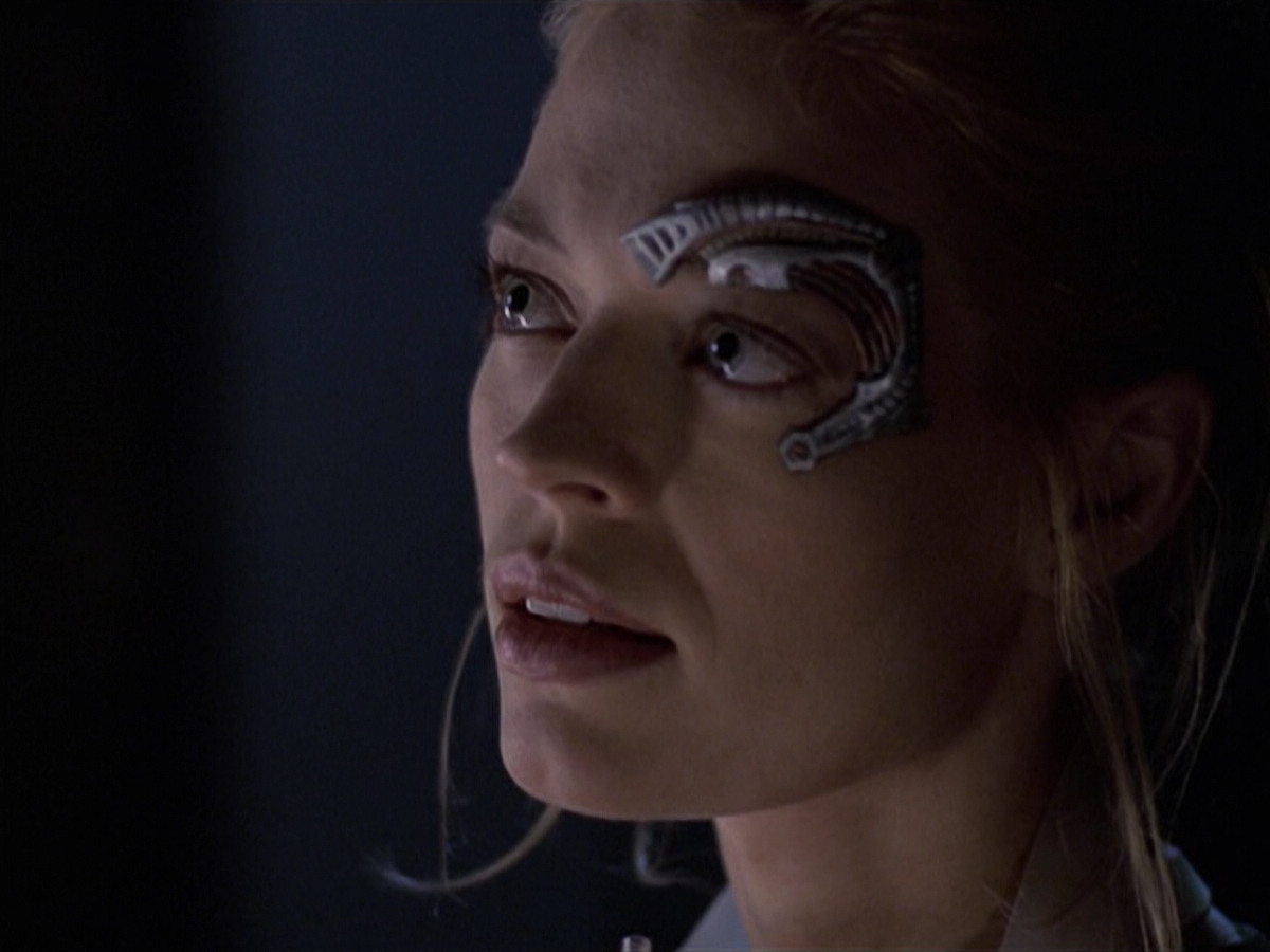 extant_StarTrek_VOY_6x25-TheHauntingOfDeckTwelve_02958.jpg