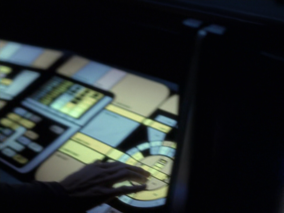 extant_StarTrek_VOY_6x25-TheHauntingOfDeckTwelve_02979.jpg