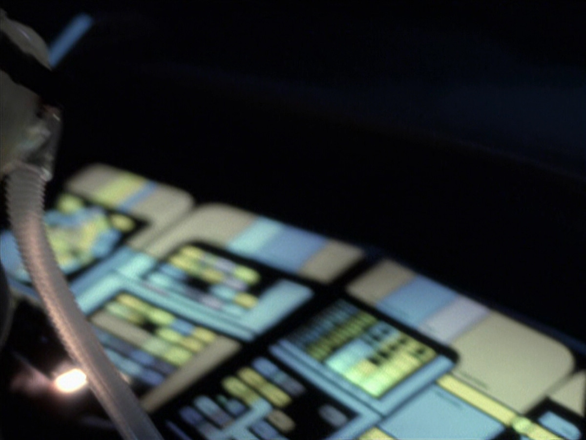 extant_StarTrek_VOY_6x25-TheHauntingOfDeckTwelve_02980.jpg