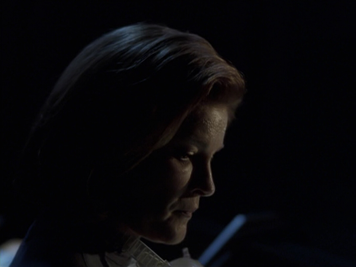 extant_StarTrek_VOY_6x25-TheHauntingOfDeckTwelve_03011.jpg