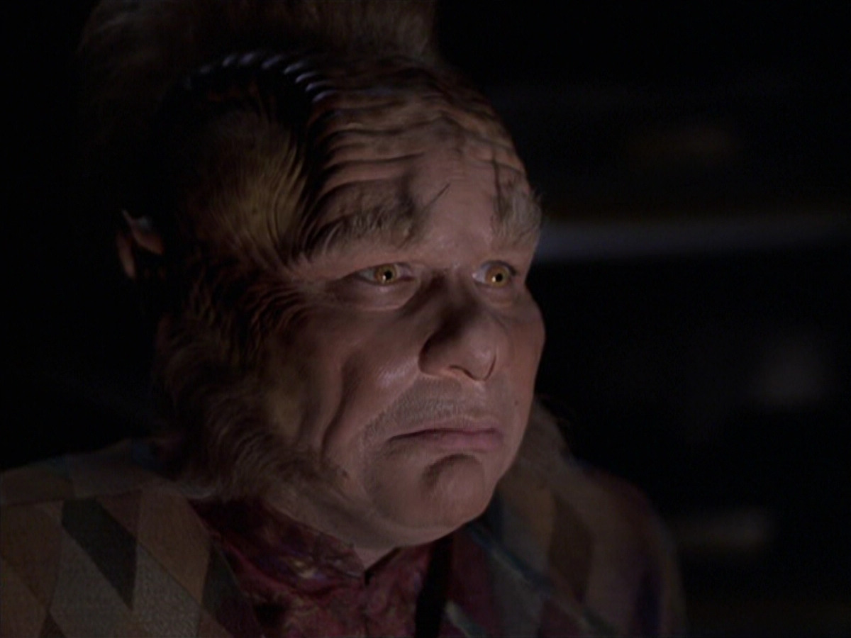 extant_StarTrek_VOY_6x25-TheHauntingOfDeckTwelve_03027.jpg