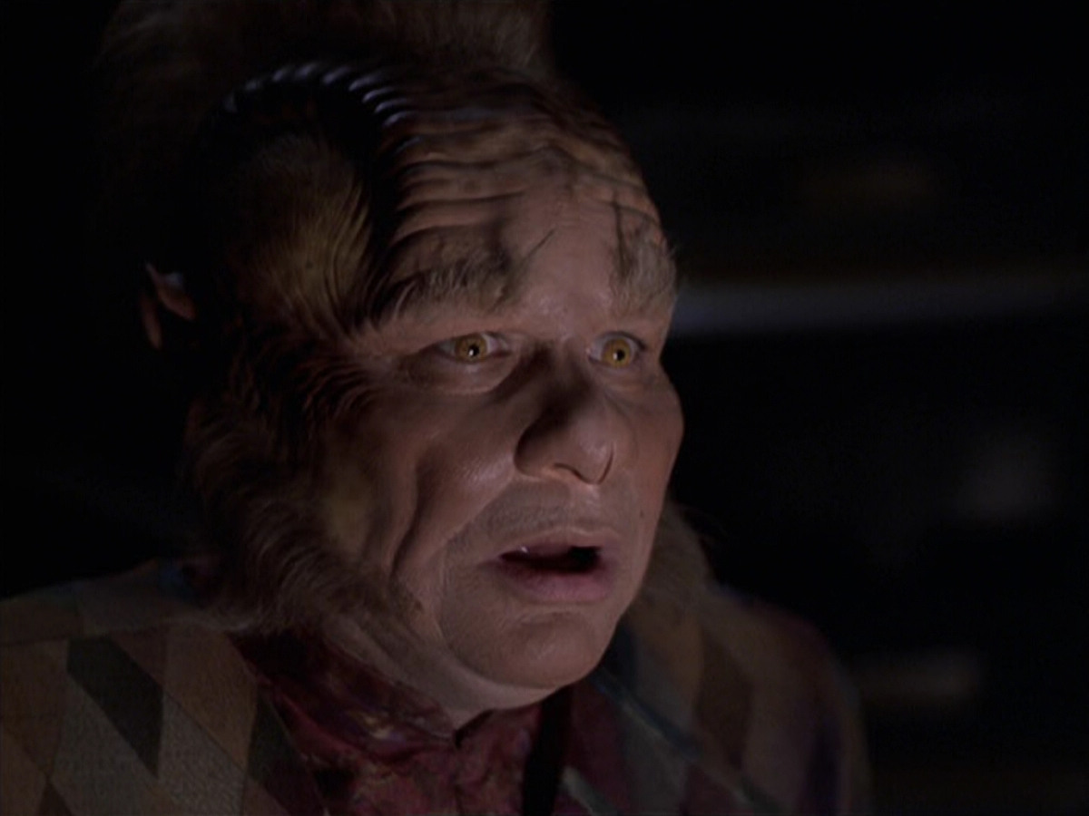 extant_StarTrek_VOY_6x25-TheHauntingOfDeckTwelve_03028.jpg