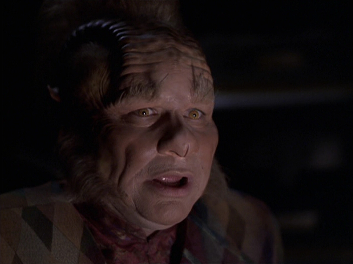extant_StarTrek_VOY_6x25-TheHauntingOfDeckTwelve_03029.jpg