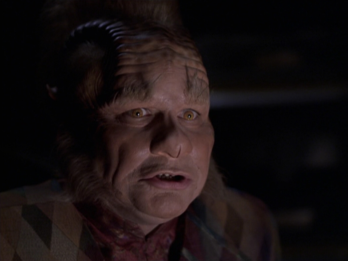 extant_StarTrek_VOY_6x25-TheHauntingOfDeckTwelve_03030.jpg