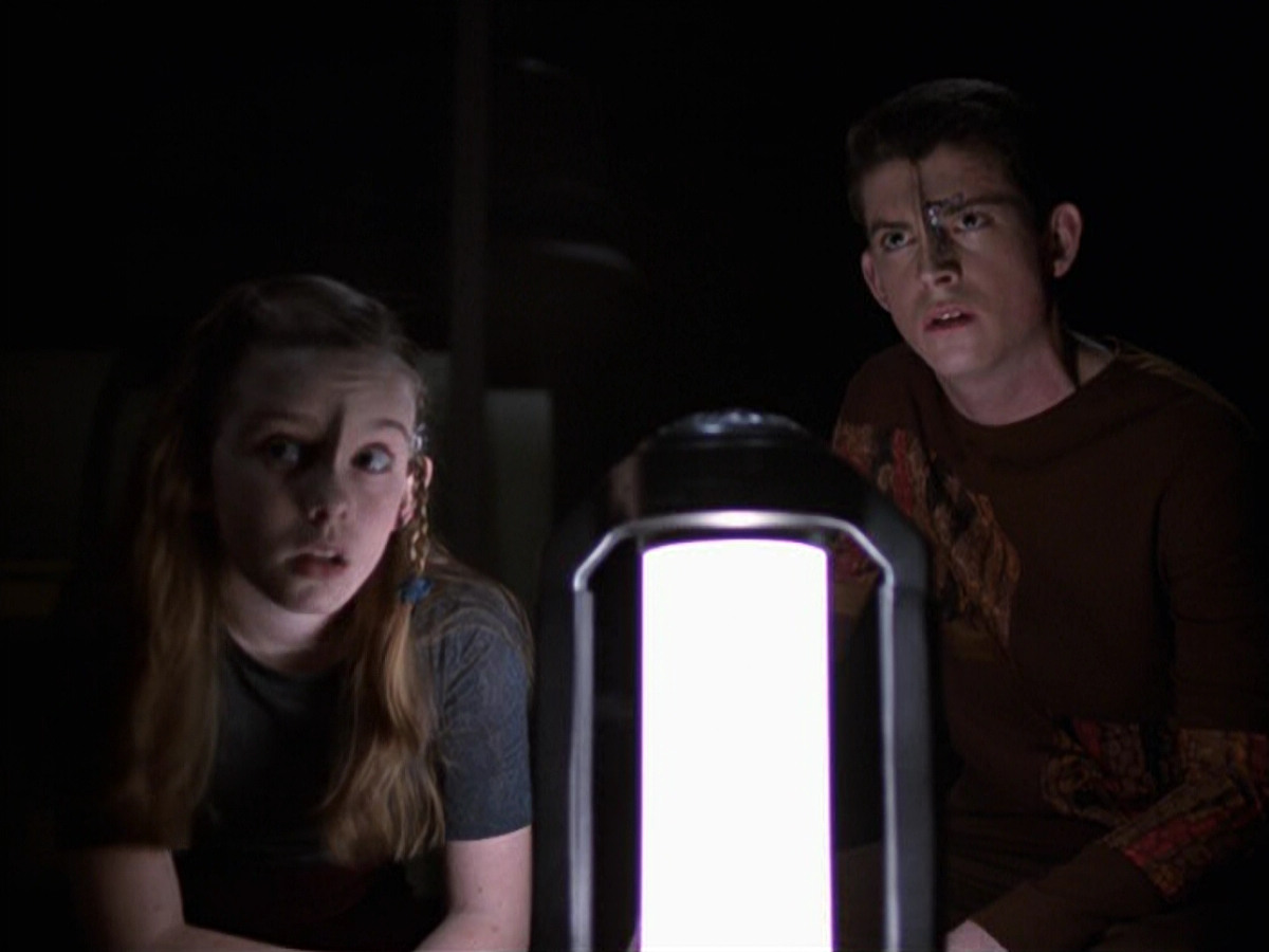extant_StarTrek_VOY_6x25-TheHauntingOfDeckTwelve_03037.jpg