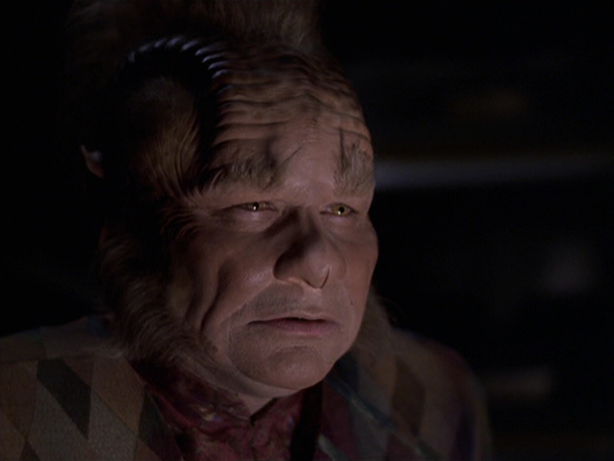 extant_StarTrek_VOY_6x25-TheHauntingOfDeckTwelve_03041.jpg
