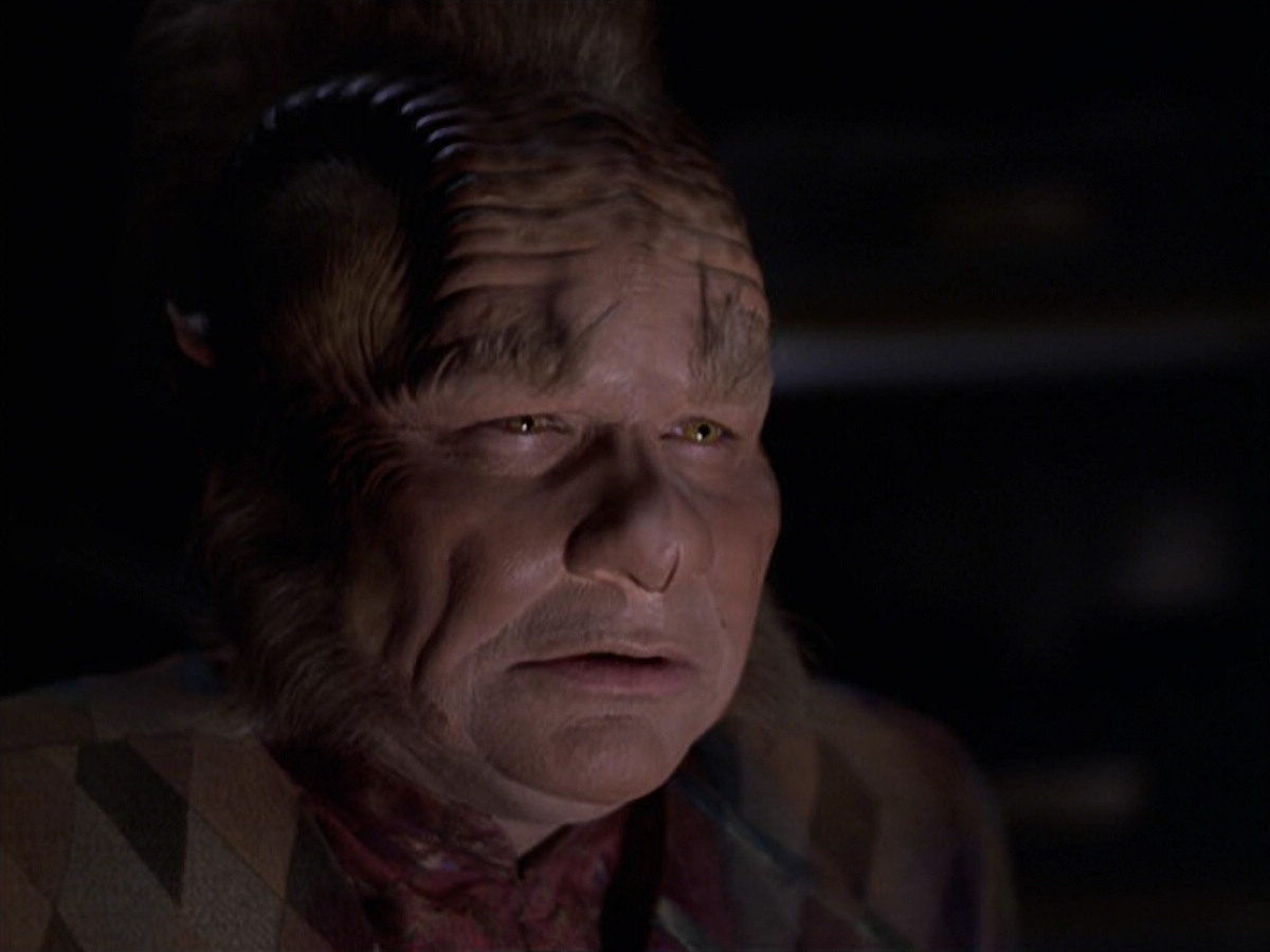 extant_StarTrek_VOY_6x25-TheHauntingOfDeckTwelve_03042.jpg