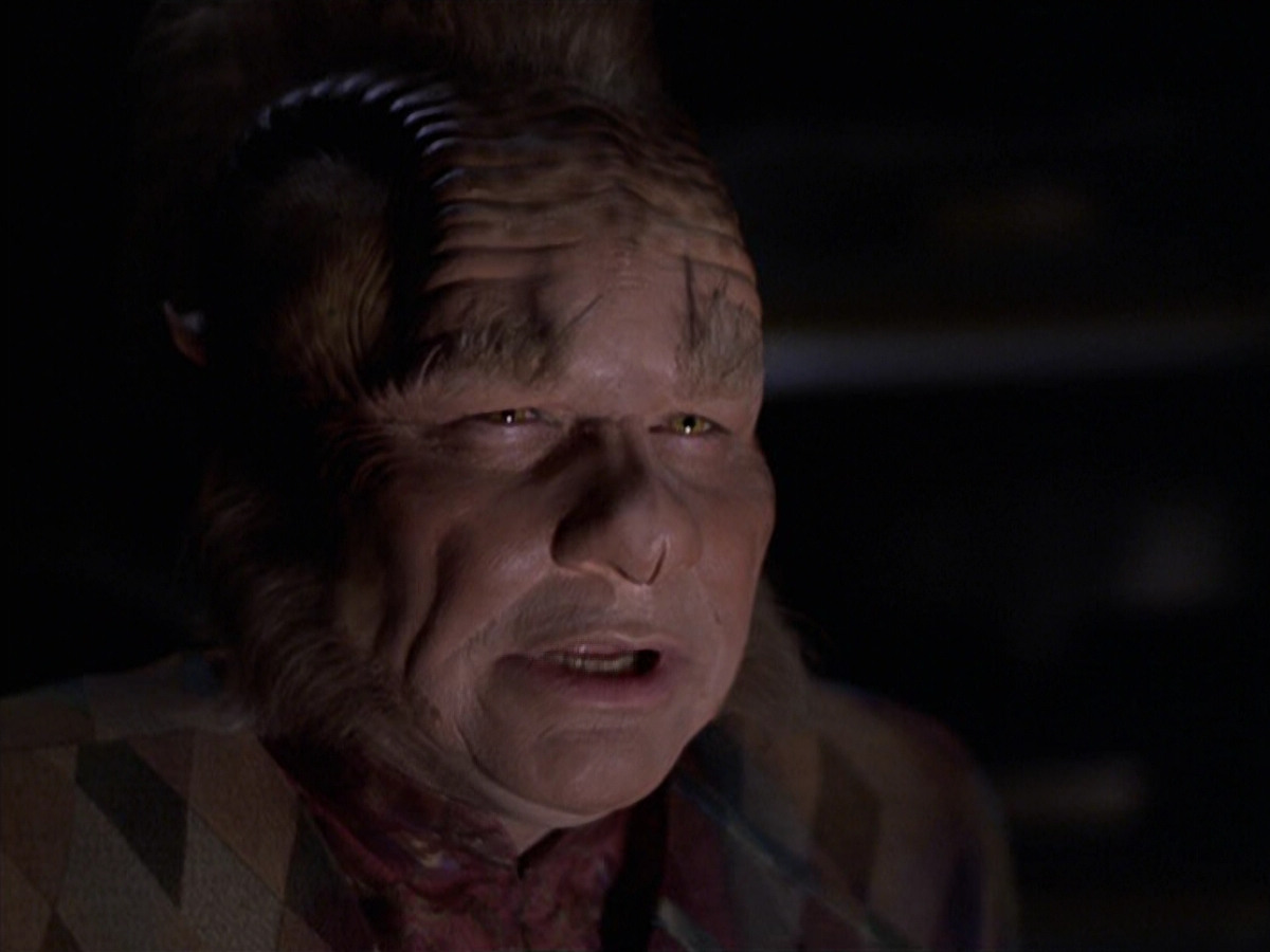 extant_StarTrek_VOY_6x25-TheHauntingOfDeckTwelve_03043.jpg