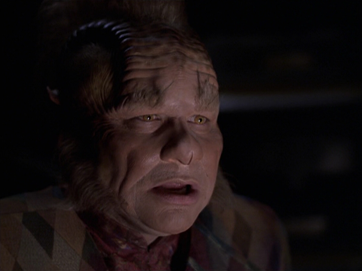 extant_StarTrek_VOY_6x25-TheHauntingOfDeckTwelve_03046.jpg