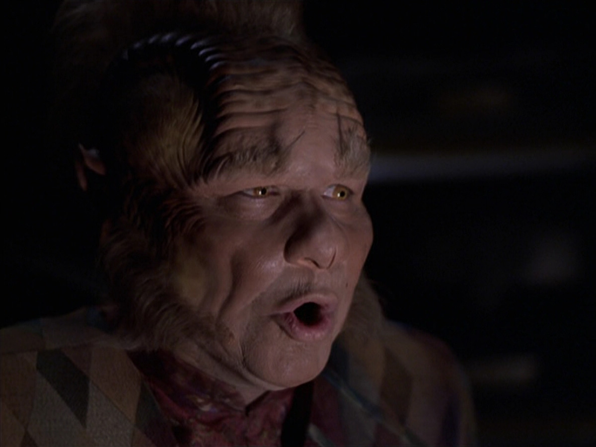 extant_StarTrek_VOY_6x25-TheHauntingOfDeckTwelve_03047.jpg