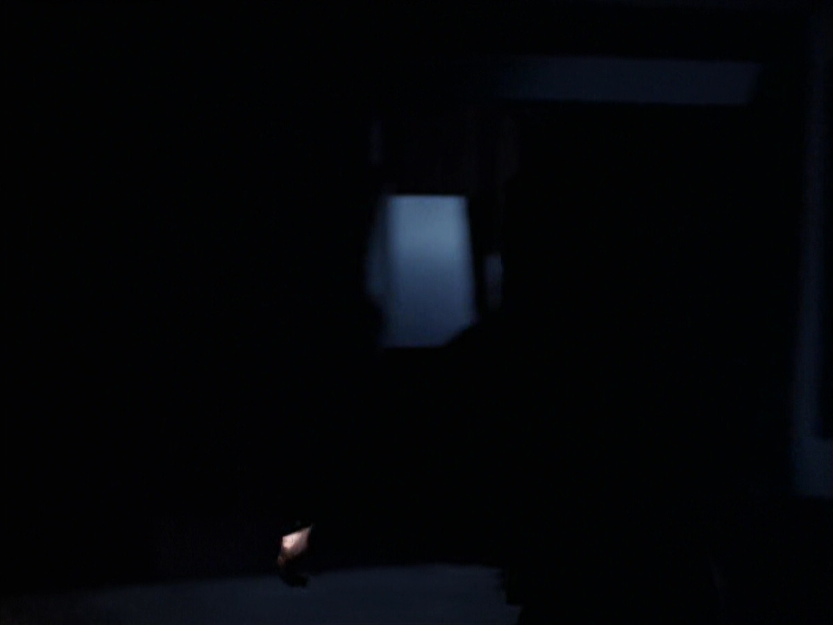 extant_StarTrek_VOY_6x25-TheHauntingOfDeckTwelve_03073.jpg