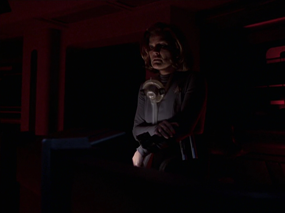 extant_StarTrek_VOY_6x25-TheHauntingOfDeckTwelve_03086.jpg