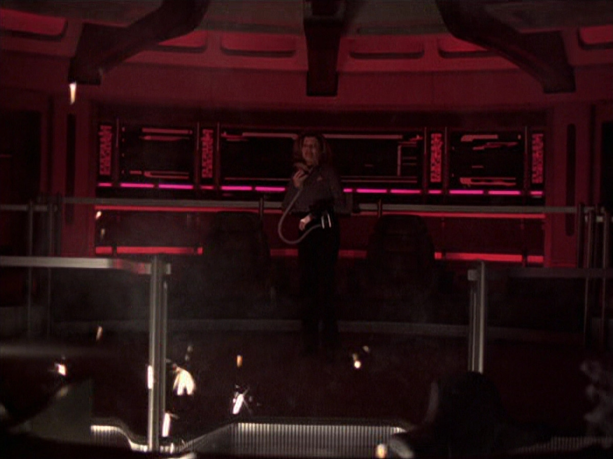 extant_StarTrek_VOY_6x25-TheHauntingOfDeckTwelve_03098.jpg