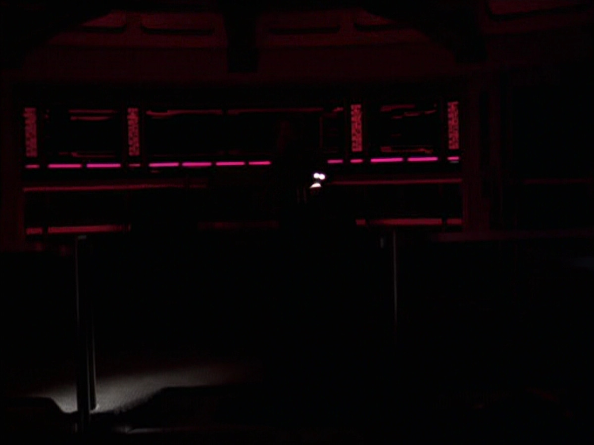 extant_StarTrek_VOY_6x25-TheHauntingOfDeckTwelve_03106.jpg
