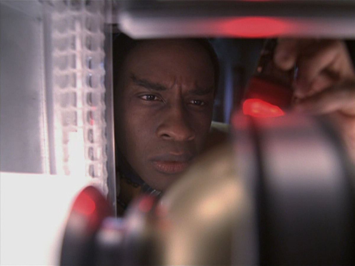 extant_StarTrek_VOY_6x25-TheHauntingOfDeckTwelve_03116.jpg