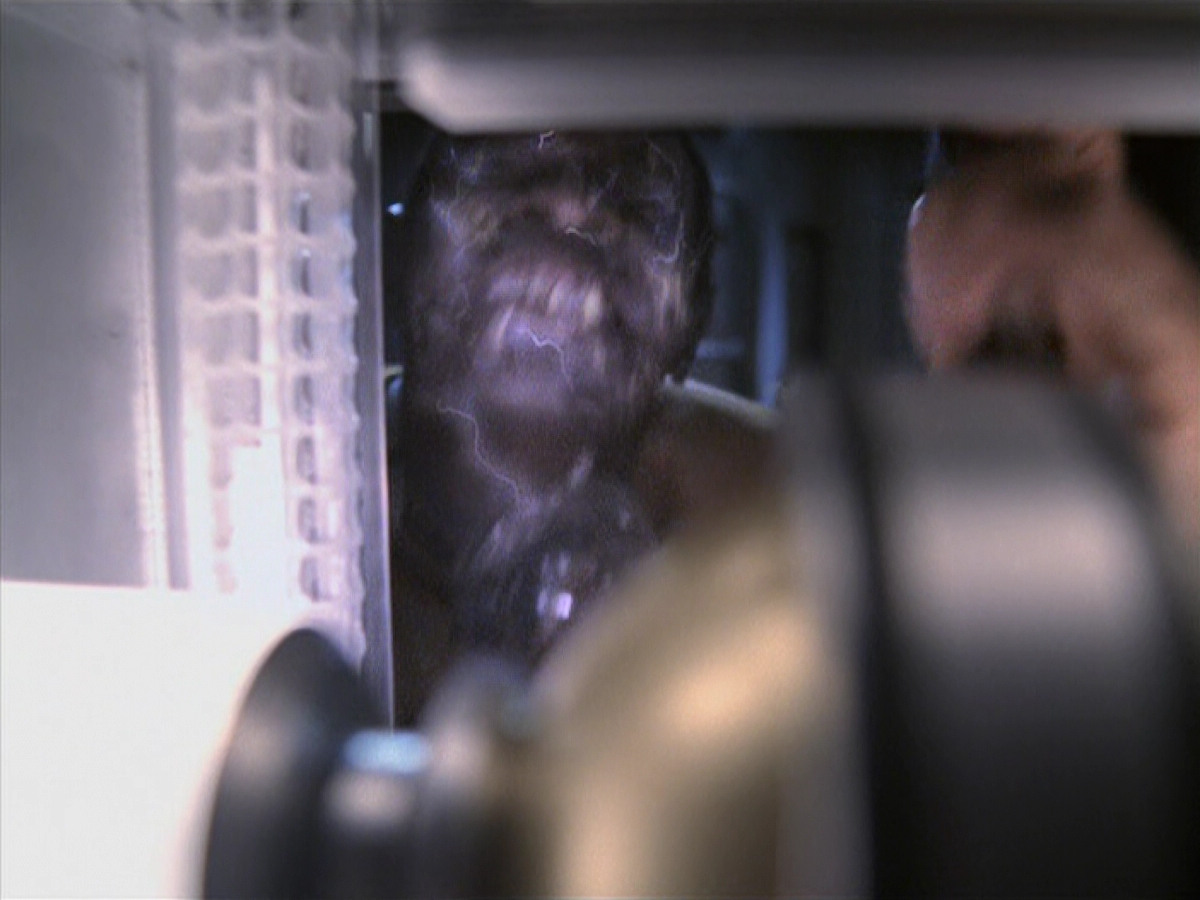 extant_StarTrek_VOY_6x25-TheHauntingOfDeckTwelve_03118.jpg