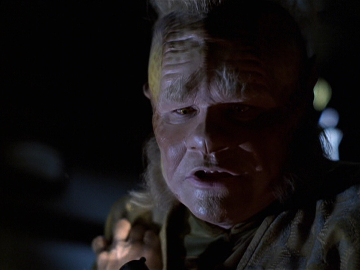 extant_StarTrek_VOY_6x25-TheHauntingOfDeckTwelve_03135.jpg