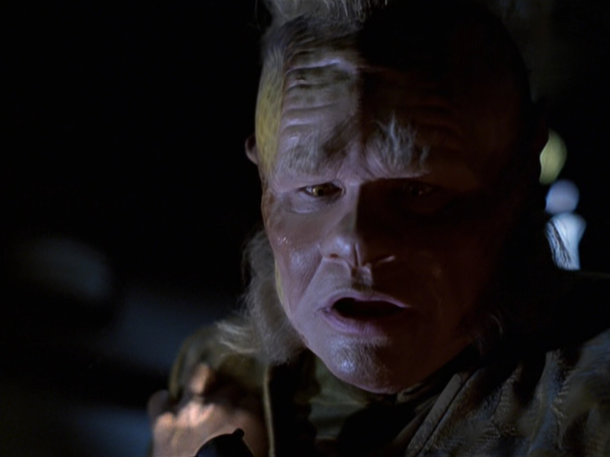 extant_StarTrek_VOY_6x25-TheHauntingOfDeckTwelve_03136.jpg