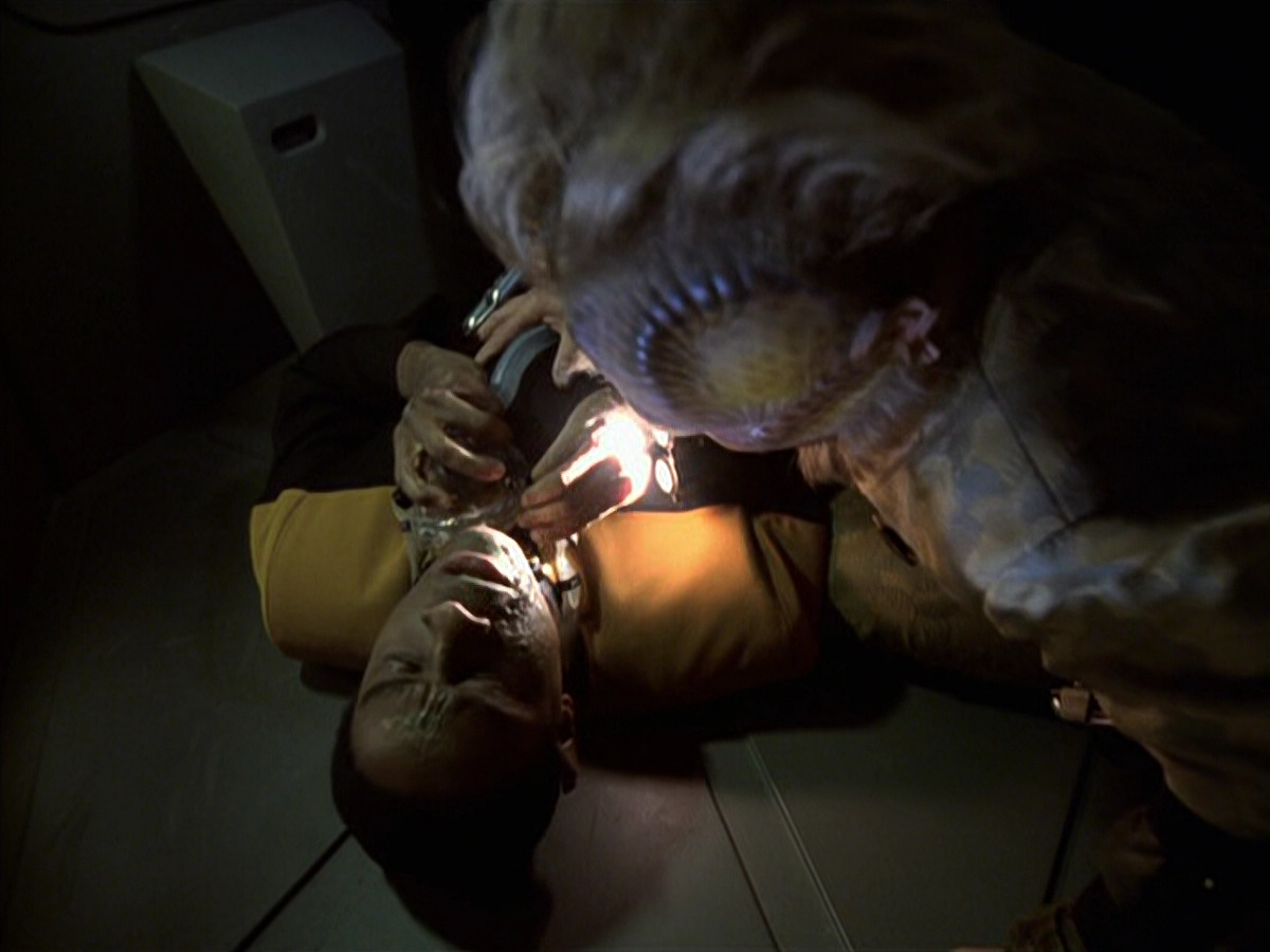 extant_StarTrek_VOY_6x25-TheHauntingOfDeckTwelve_03138.jpg