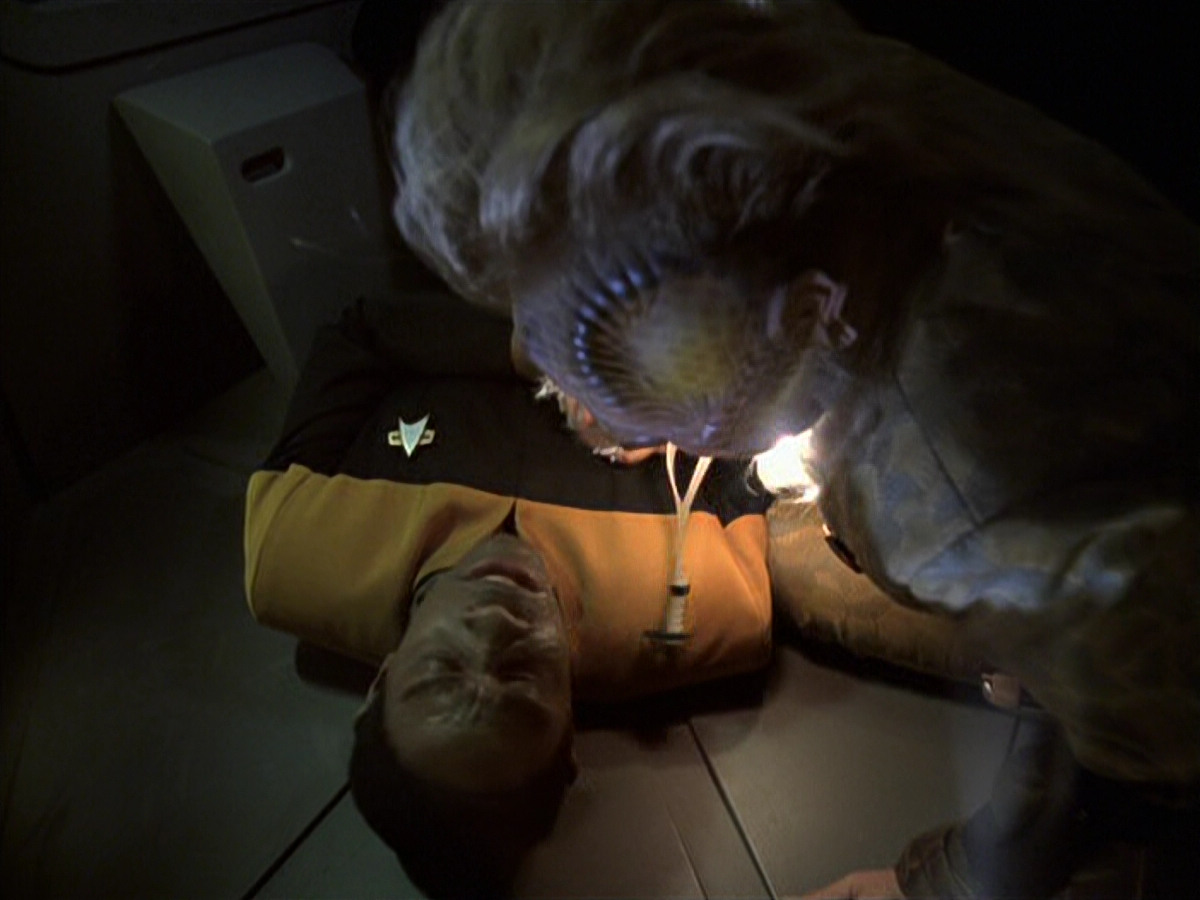 extant_StarTrek_VOY_6x25-TheHauntingOfDeckTwelve_03145.jpg