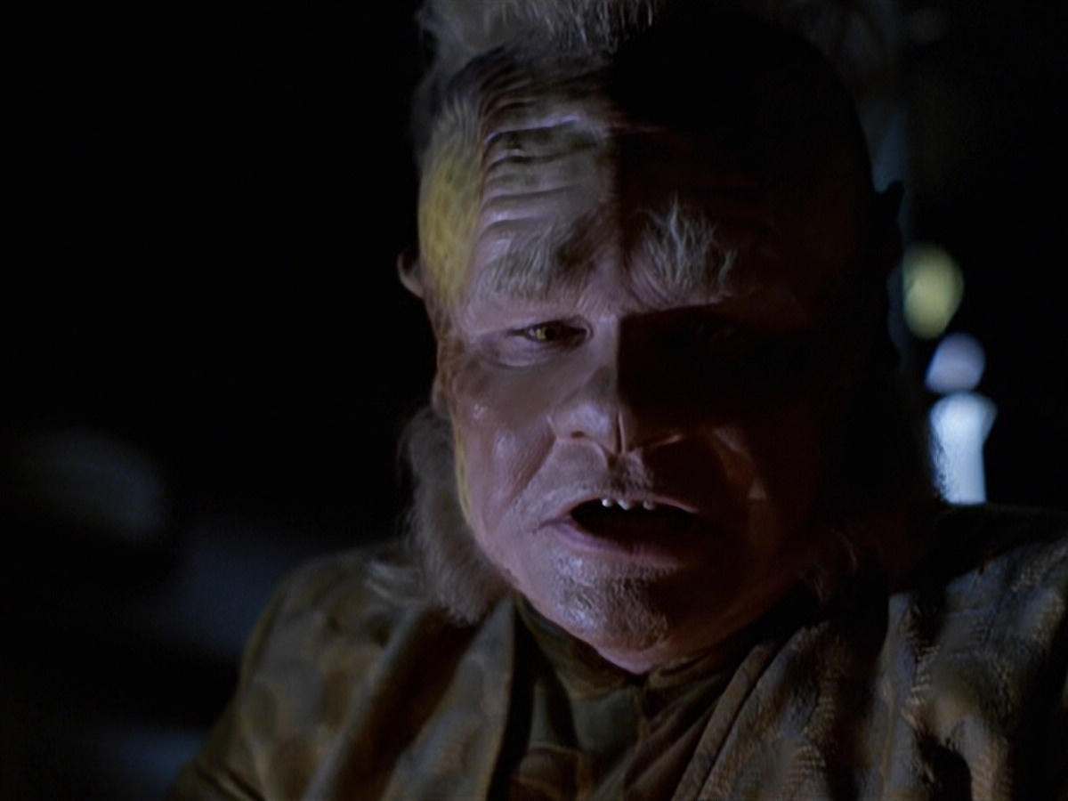 extant_StarTrek_VOY_6x25-TheHauntingOfDeckTwelve_03148.jpg