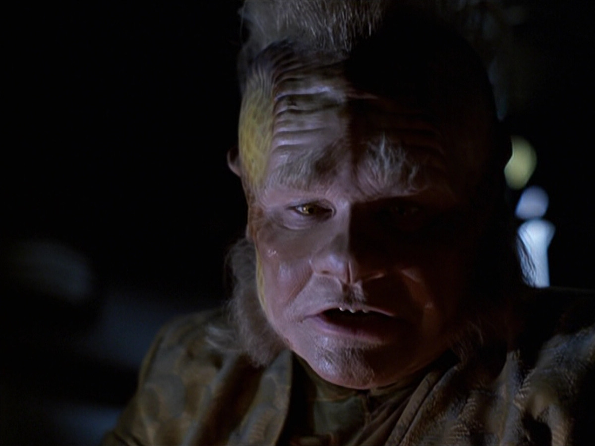 extant_StarTrek_VOY_6x25-TheHauntingOfDeckTwelve_03150.jpg