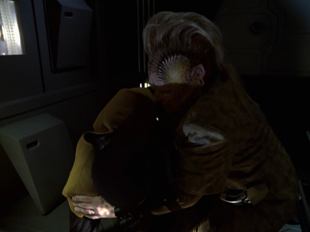 extant_StarTrek_VOY_6x25-TheHauntingOfDeckTwelve_03160.jpg