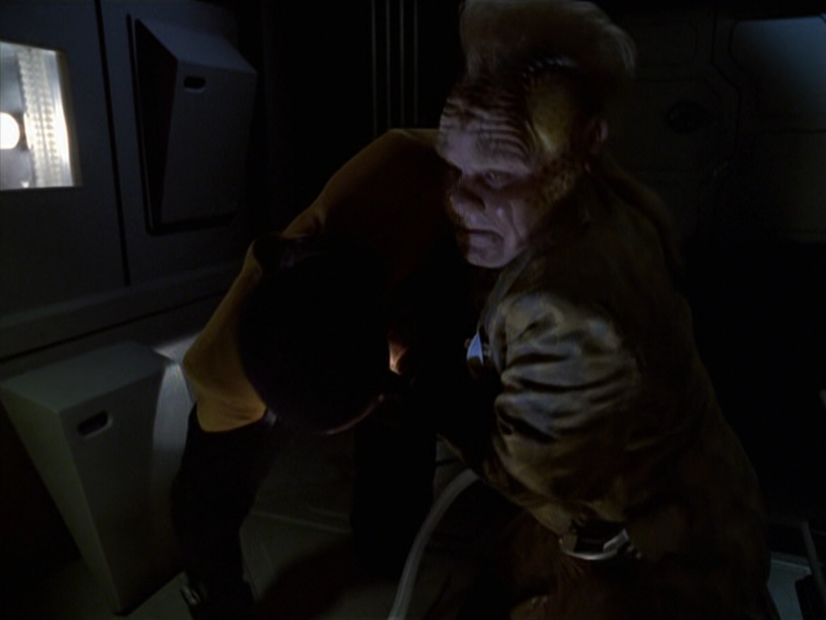 extant_StarTrek_VOY_6x25-TheHauntingOfDeckTwelve_03162.jpg