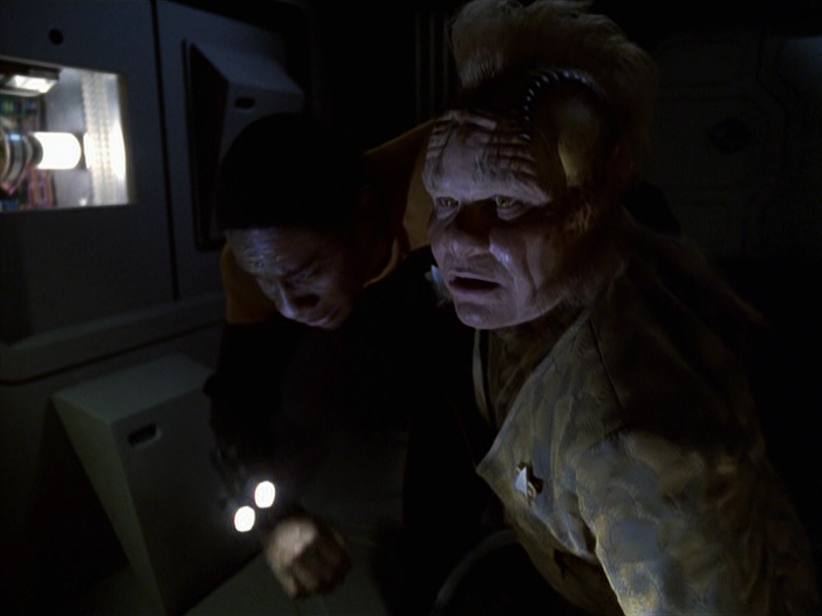 extant_StarTrek_VOY_6x25-TheHauntingOfDeckTwelve_03165.jpg