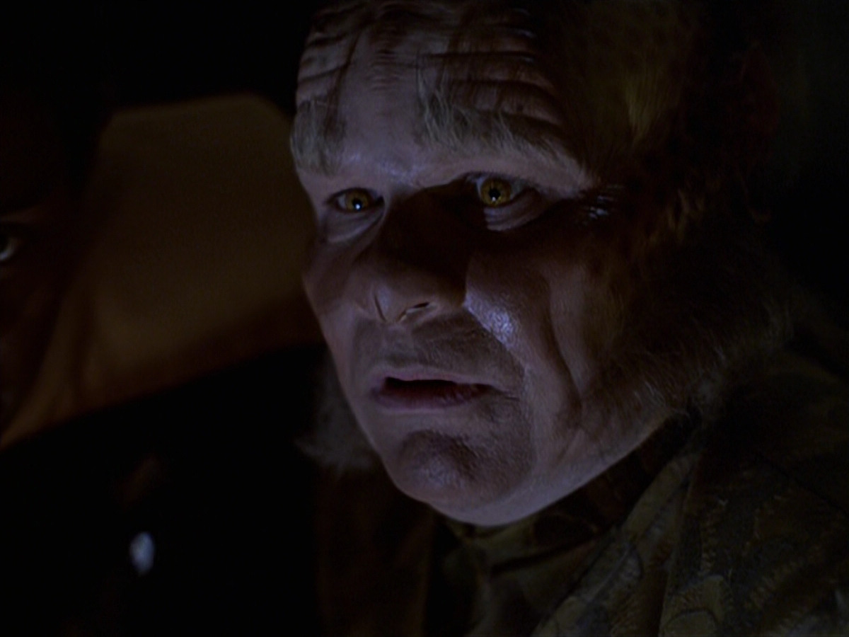 extant_StarTrek_VOY_6x25-TheHauntingOfDeckTwelve_03171.jpg