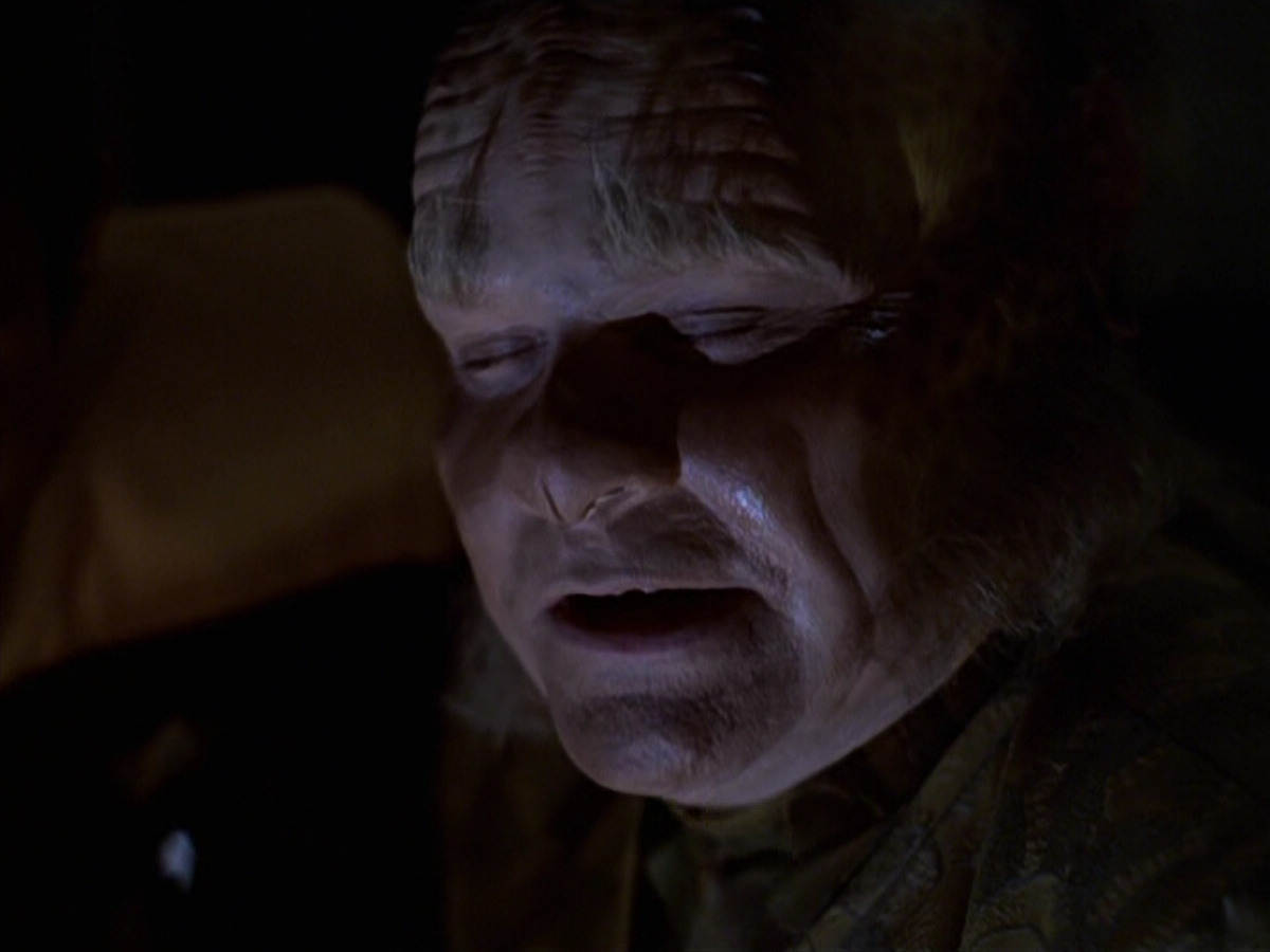 extant_StarTrek_VOY_6x25-TheHauntingOfDeckTwelve_03174.jpg
