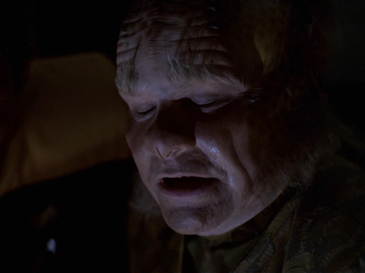 extant_StarTrek_VOY_6x25-TheHauntingOfDeckTwelve_03175.jpg