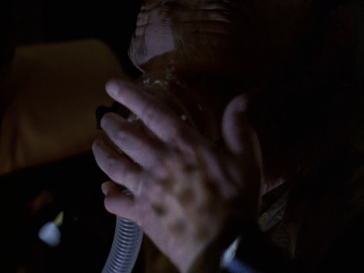 extant_StarTrek_VOY_6x25-TheHauntingOfDeckTwelve_03183.jpg