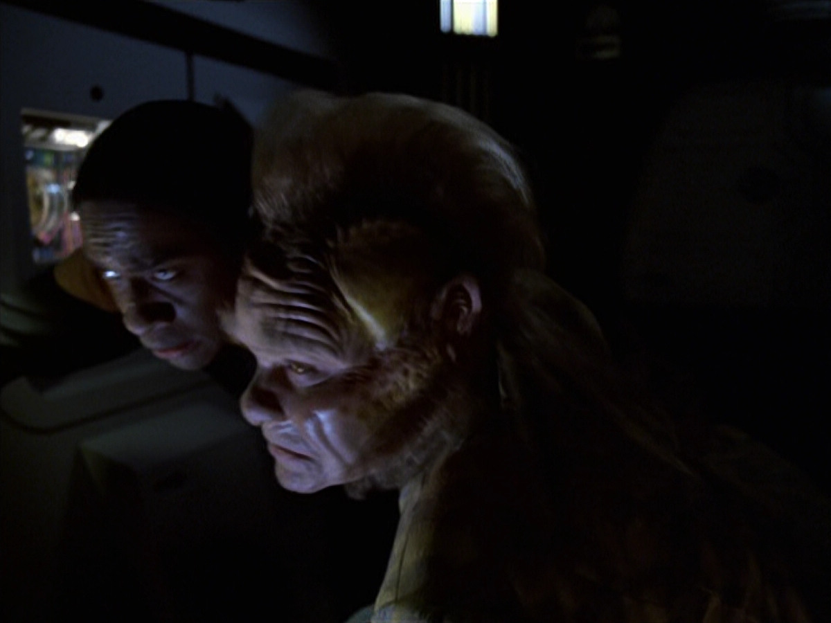 extant_StarTrek_VOY_6x25-TheHauntingOfDeckTwelve_03189.jpg