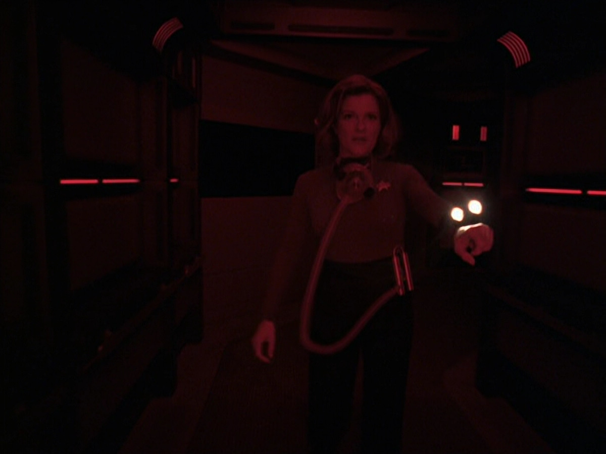 extant_StarTrek_VOY_6x25-TheHauntingOfDeckTwelve_03196.jpg
