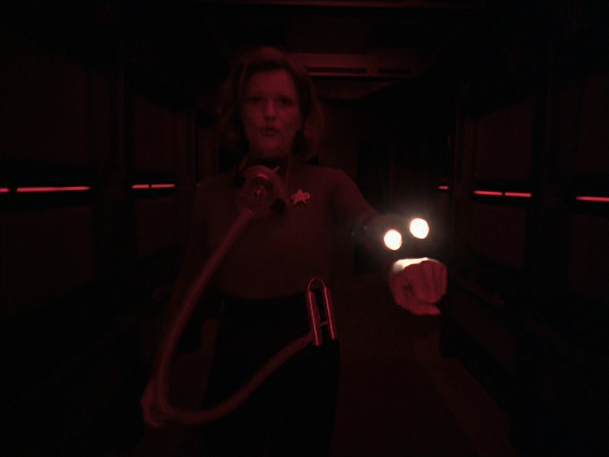 extant_StarTrek_VOY_6x25-TheHauntingOfDeckTwelve_03198.jpg