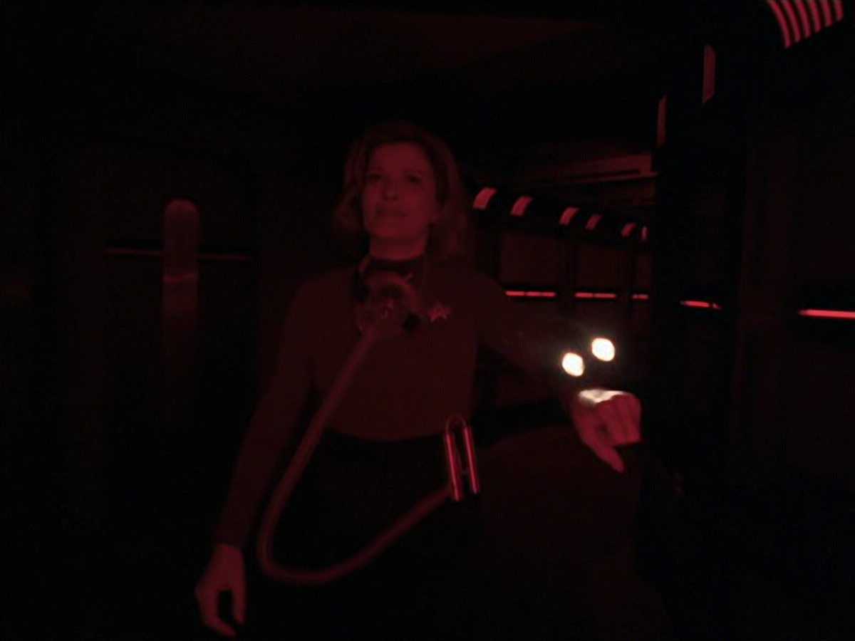extant_StarTrek_VOY_6x25-TheHauntingOfDeckTwelve_03206.jpg