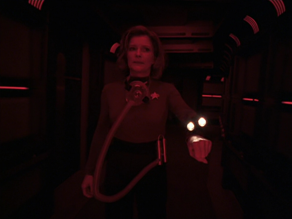 extant_StarTrek_VOY_6x25-TheHauntingOfDeckTwelve_03216.jpg