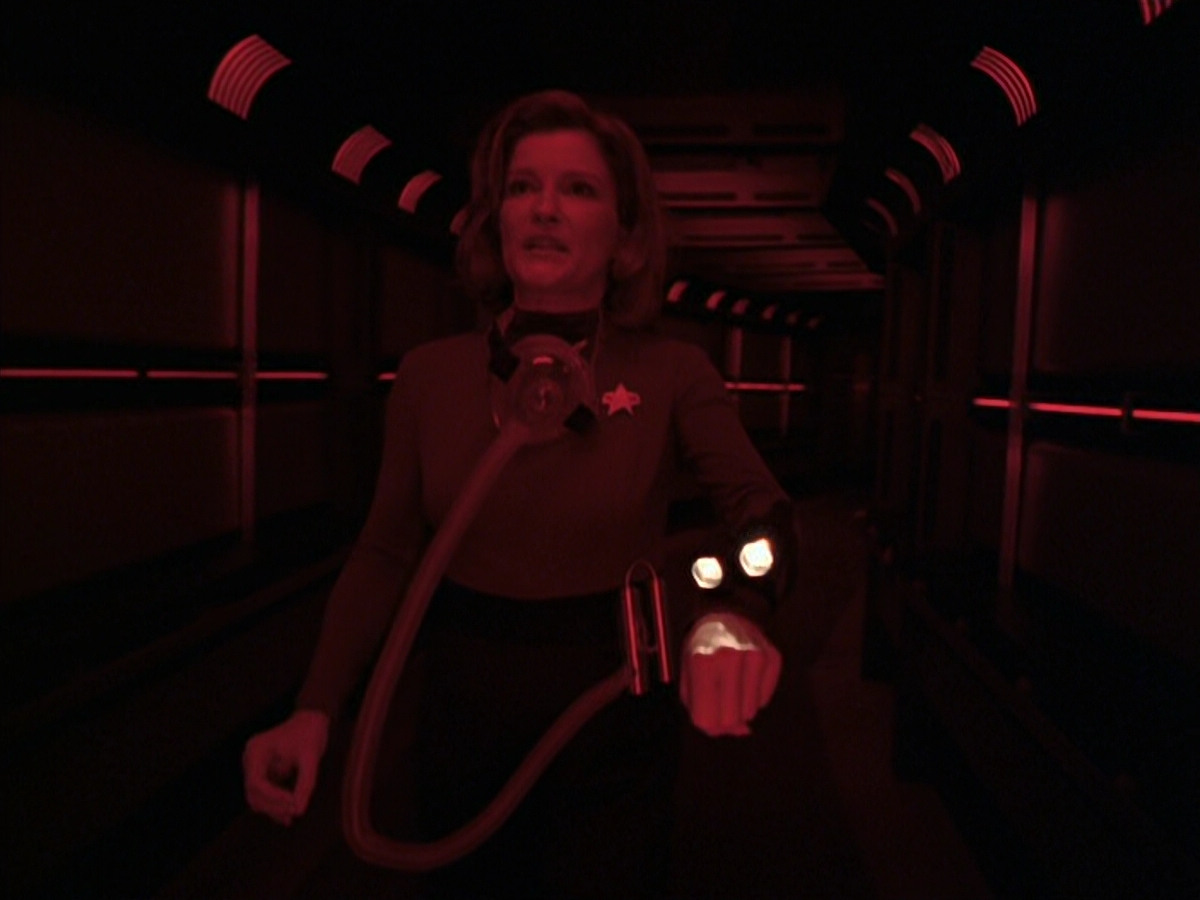 extant_StarTrek_VOY_6x25-TheHauntingOfDeckTwelve_03223.jpg