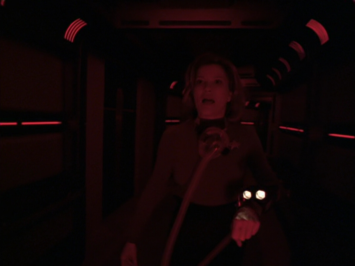 extant_StarTrek_VOY_6x25-TheHauntingOfDeckTwelve_03233.jpg