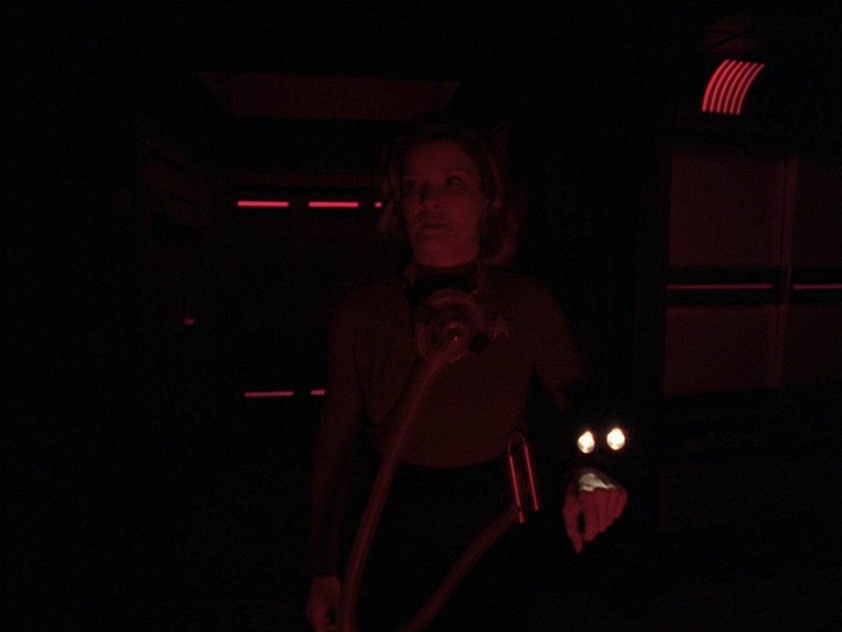 extant_StarTrek_VOY_6x25-TheHauntingOfDeckTwelve_03247.jpg