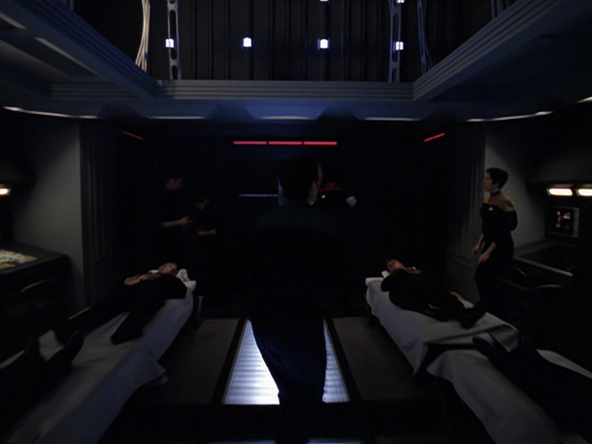 extant_StarTrek_VOY_6x25-TheHauntingOfDeckTwelve_03259.jpg