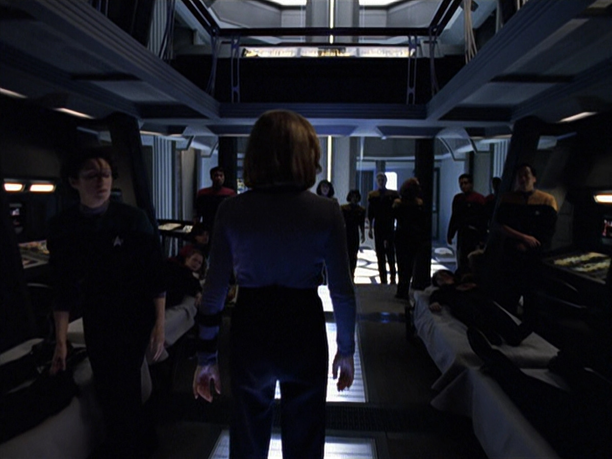 extant_StarTrek_VOY_6x25-TheHauntingOfDeckTwelve_03268.jpg